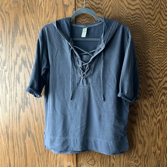 GreenTea Tops - 3/4 sleeve top with hood